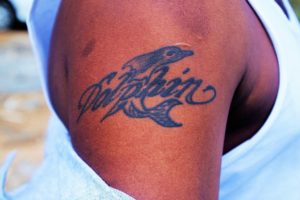 Minimalistyczny tatuaż męski napis