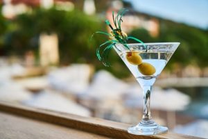 Jak przygotować perfekcyjny drink z martini?