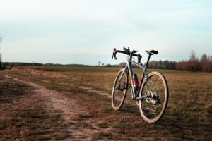 Rower gravel – uniwersalny rower przełajowy