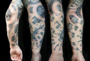 Tatuaże rękawy – męskie wzory na topie