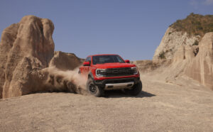 Ford Ranger Raptor nowej generacji wyznacza nowe granice maksymalnych osiągów w terenie