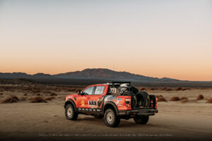 Ford Ranger Raptor sprawdzi się w trudnym terenie w rajdzie Baja 1000