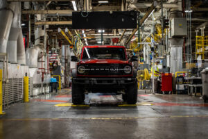 Ford Bronco powraca! Produkcja ruszyła w zmodernizowanym zakładzie montażowym w Michigan