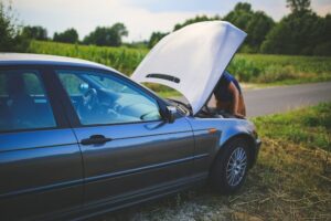 Blacharstwo samochodowe a naprawy bezgotówkowe – co warto wiedzieć?