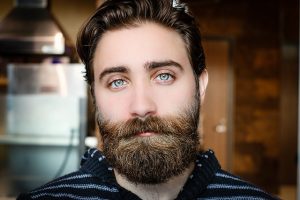 Praktyczne porady jak pielęgnować brodę i zarost